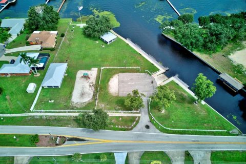 House in Lake Placid, Florida 2 bedrooms, 159.05 sq.m. № 1908107 - photo 12