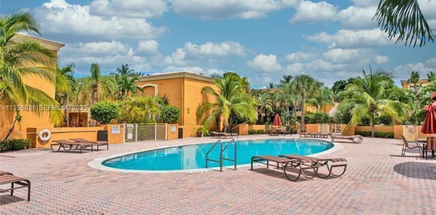 Condo à Hialeah, Floride, 2 chambres  № 1985798