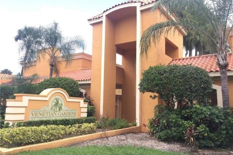 Copropriété à louer à Hialeah, Floride: 2 chambres, 112.41 m2 № 1985798 - photo 2