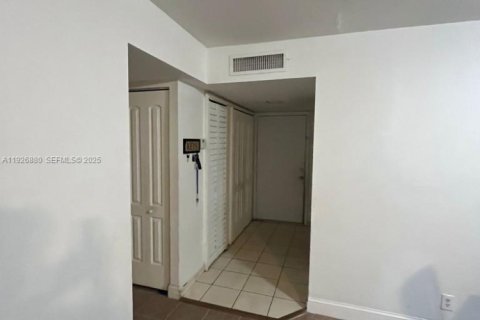 Copropriété à louer à Hialeah, Floride: 2 chambres, 112.41 m2 № 1985798 - photo 7