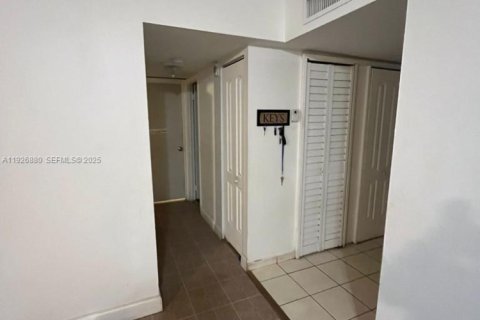 Copropriété à louer à Hialeah, Floride: 2 chambres, 112.41 m2 № 1985798 - photo 6