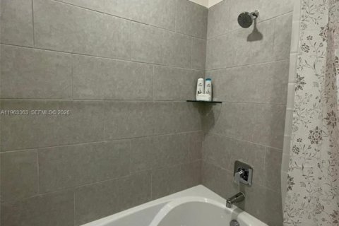 Condo in Doral, Florida, 1 bedroom № 2030952 - photo 12