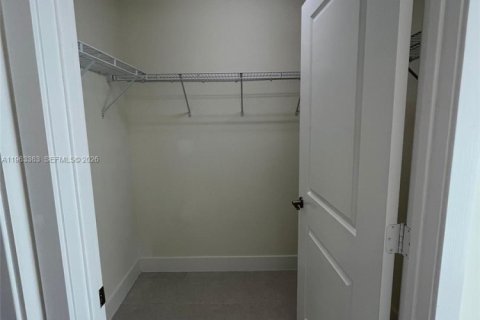 Condo in Doral, Florida, 1 bedroom № 2030952 - photo 9