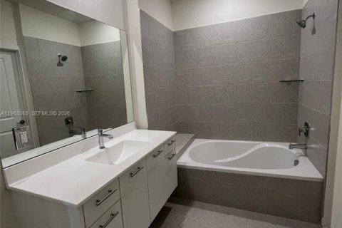 Condo in Doral, Florida, 1 bedroom № 2030952 - photo 13