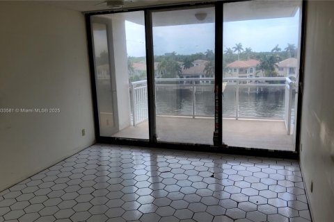 Condo in Hollywood, Florida, 2 bedrooms  № 1818430 - photo 14