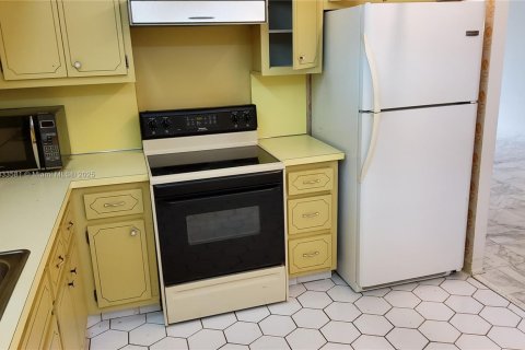 Condo in Hollywood, Florida, 2 bedrooms  № 1818430 - photo 2