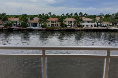Condo in Hollywood, Florida, 2 bedrooms  № 1818430 - photo 8