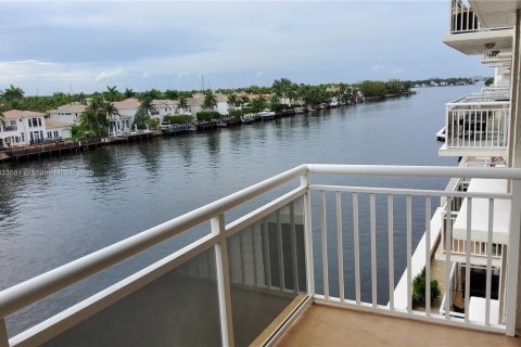 Condo in Hollywood, Florida, 2 bedrooms  № 1818430 - photo 7