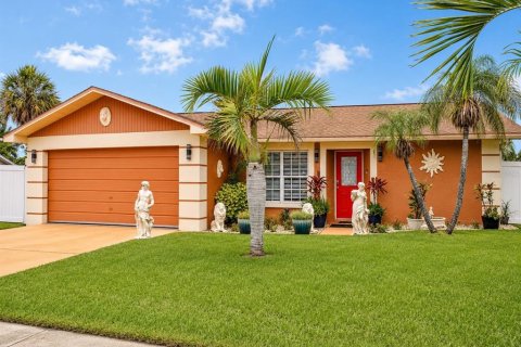 House in Holiday, Florida 2 bedrooms, 119.29 sq.m. № 2231613 - photo 3