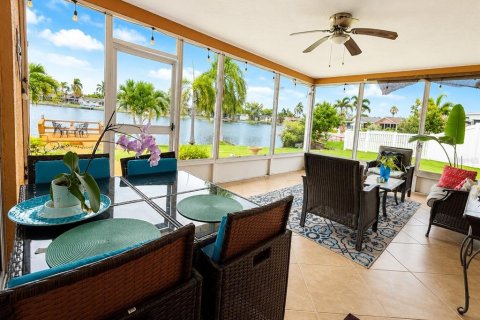 House in Holiday, Florida 2 bedrooms, 119.29 sq.m. № 2231613 - photo 30
