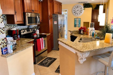 House in Holiday, Florida 2 bedrooms, 119.29 sq.m. № 2231613 - photo 12