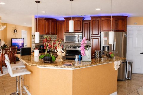 House in Holiday, Florida 2 bedrooms, 119.29 sq.m. № 2231613 - photo 13