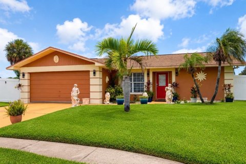 House in Holiday, Florida 2 bedrooms, 119.29 sq.m. № 2231613 - photo 2
