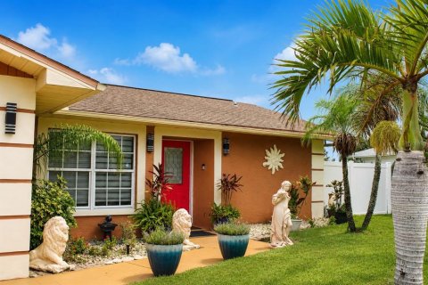 House in Holiday, Florida 2 bedrooms, 119.29 sq.m. № 2231613 - photo 4