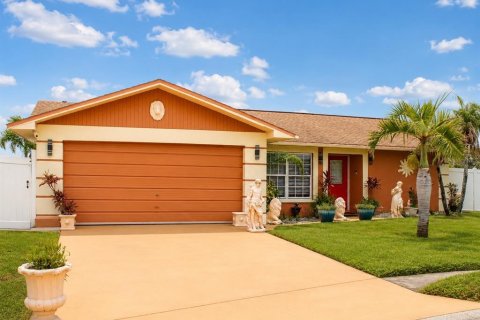 House in Holiday, Florida 2 bedrooms, 119.29 sq.m. № 2231613