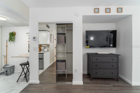Condo in Orlando, Florida, 1 bedroom  № 1799727 - photo 11