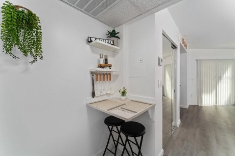 Condo in Orlando, Florida, 1 bedroom  № 1799727 - photo 12