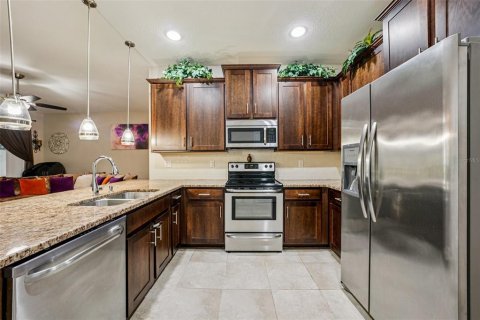 Townhouse in Saint Petersburg, Florida 3 bedrooms, 185.34 sq.m. № 1771066 - photo 10