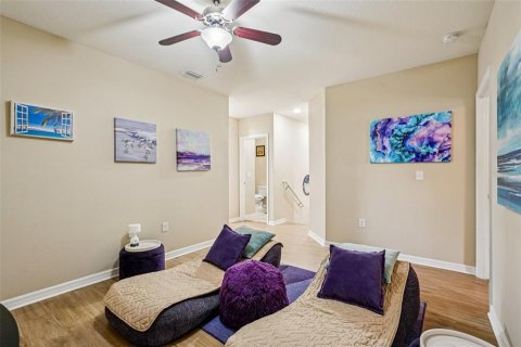 Townhouse in Saint Petersburg, Florida 3 bedrooms, 185.34 sq.m. № 1771066 - photo 13