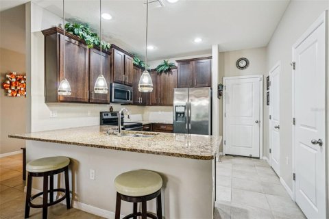 Townhouse in Saint Petersburg, Florida 3 bedrooms, 185.34 sq.m. № 1771066 - photo 9