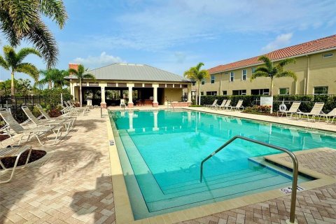Townhouse in Saint Petersburg, Florida 3 bedrooms, 185.34 sq.m. № 1771066 - photo 30