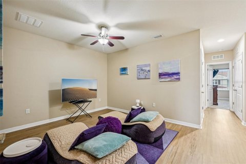 Townhouse in Saint Petersburg, Florida 3 bedrooms, 185.34 sq.m. № 1771066 - photo 12