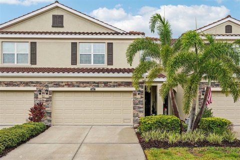 Townhouse in Saint Petersburg, Florida 3 bedrooms, 185.34 sq.m. № 1771066 - photo 1