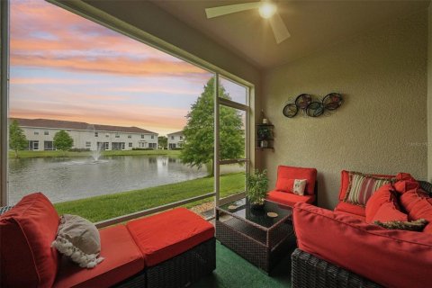 Townhouse in Saint Petersburg, Florida 3 bedrooms, 185.34 sq.m. № 1771066 - photo 25