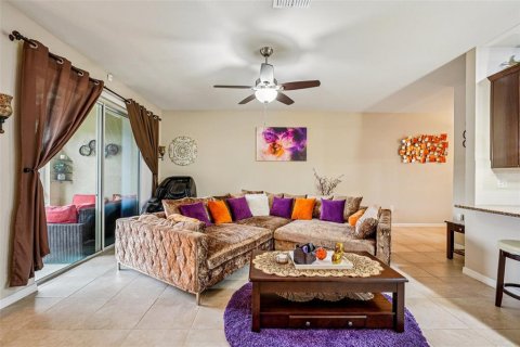 Townhouse in Saint Petersburg, Florida 3 bedrooms, 185.34 sq.m. № 1771066 - photo 4