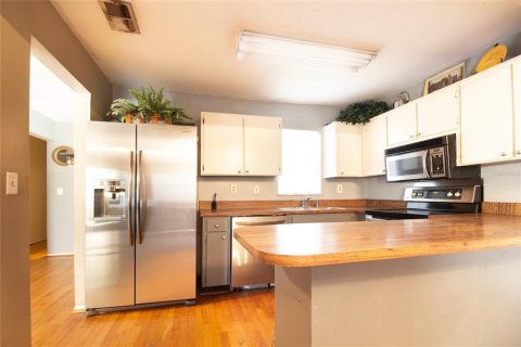 House in Seminole, Florida 4 bedrooms, 140.65 sq.m. № 1634640 - photo 4