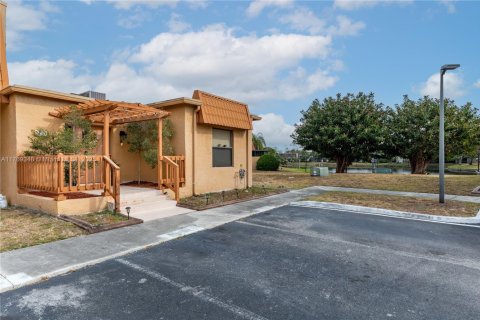 Condominio en venta en Pembroke Pines, Florida, 3 dormitorios, 123.65 m2 № 1957829 - foto 25