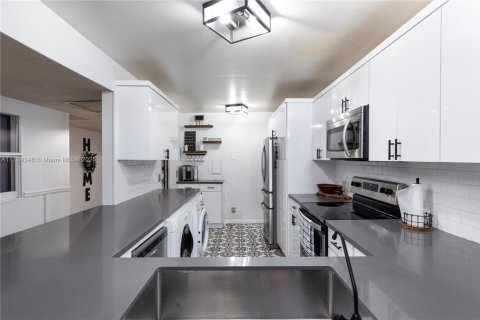 Condominio en venta en Pembroke Pines, Florida, 3 dormitorios, 123.65 m2 № 1957829 - foto 7