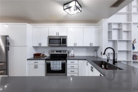 Condominio en venta en Pembroke Pines, Florida, 3 dormitorios, 123.65 m2 № 1957829 - foto 1