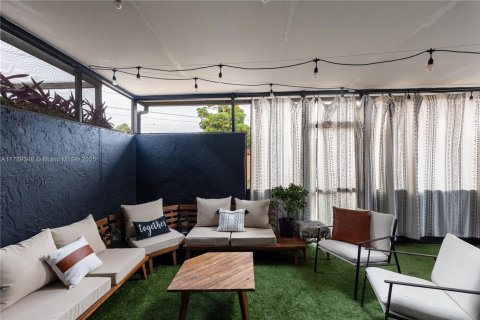 Condominio en venta en Pembroke Pines, Florida, 3 dormitorios, 123.65 m2 № 1957829 - foto 2