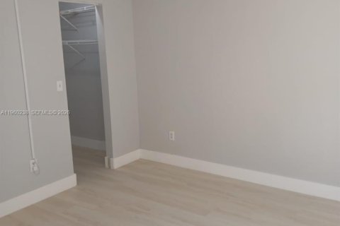 Снять в аренду кондоминиум в Майами, Флорида 3 спальни, 104.52м2, № 2040762 - фото 9