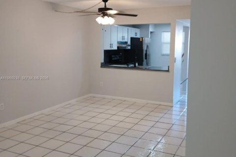 Снять в аренду кондоминиум в Майами, Флорида 3 спальни, 104.52м2, № 2040762 - фото 6