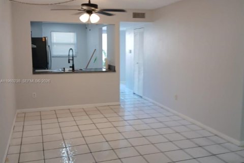 Снять в аренду кондоминиум в Майами, Флорида 3 спальни, 104.52м2, № 2040762 - фото 7