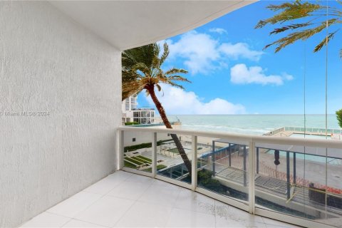 Condominio en venta en Sunny Isles Beach, Florida, 3 dormitorios, 237.64 m2 № 1731525 - foto 20