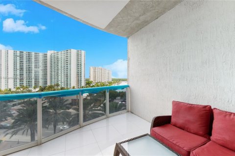 Condominio en venta en Sunny Isles Beach, Florida, 3 dormitorios, 237.64 m2 № 1731525 - foto 22