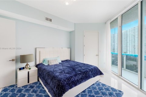 Condominio en venta en Sunny Isles Beach, Florida, 3 dormitorios, 237.64 m2 № 1731525 - foto 11