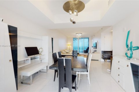 Condominio en venta en Sunny Isles Beach, Florida, 3 dormitorios, 237.64 m2 № 1731525 - foto 5