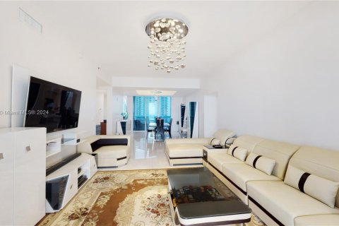 Condominio en venta en Sunny Isles Beach, Florida, 3 dormitorios, 237.64 m2 № 1731525 - foto 2