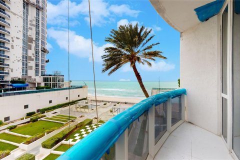 Condominio en venta en Sunny Isles Beach, Florida, 3 dormitorios, 237.64 m2 № 1731525 - foto 21
