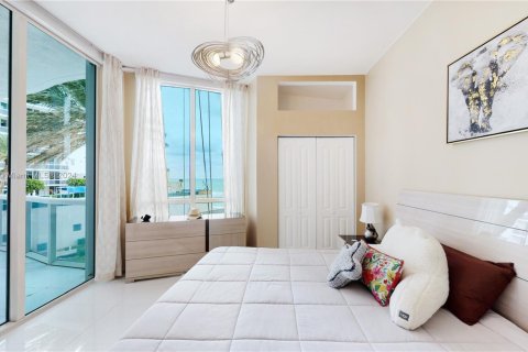 Condominio en venta en Sunny Isles Beach, Florida, 3 dormitorios, 237.64 m2 № 1731525 - foto 15