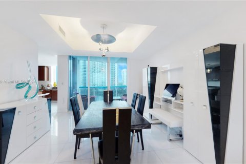 Condominio en venta en Sunny Isles Beach, Florida, 3 dormitorios, 237.64 m2 № 1731525 - foto 6