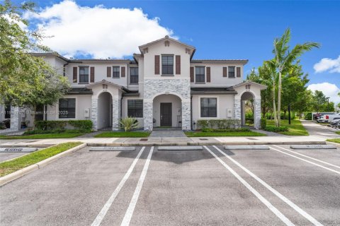 Adosado en venta en Miami, Florida, 3 dormitorios, 122.72 m2 № 1969007 - foto 2