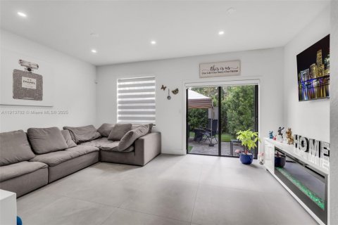 Adosado en venta en Miami, Florida, 3 dormitorios, 122.72 m2 № 1969007 - foto 15