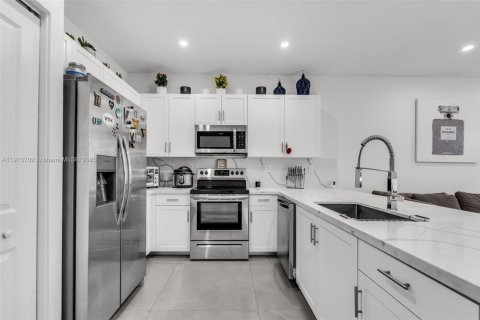 Adosado en venta en Miami, Florida, 3 dormitorios, 122.72 m2 № 1969007 - foto 11