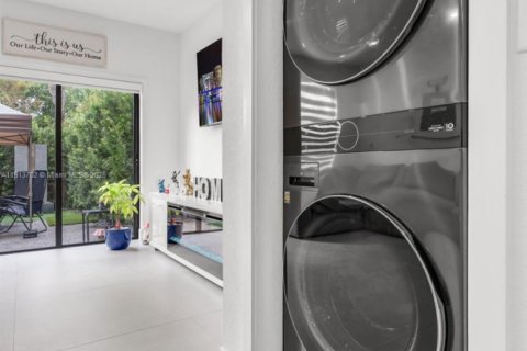 Adosado en venta en Miami, Florida, 3 dormitorios, 122.72 m2 № 1969007 - foto 14