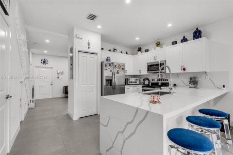 Adosado en venta en Miami, Florida, 3 dormitorios, 122.72 m2 № 1969007 - foto 10